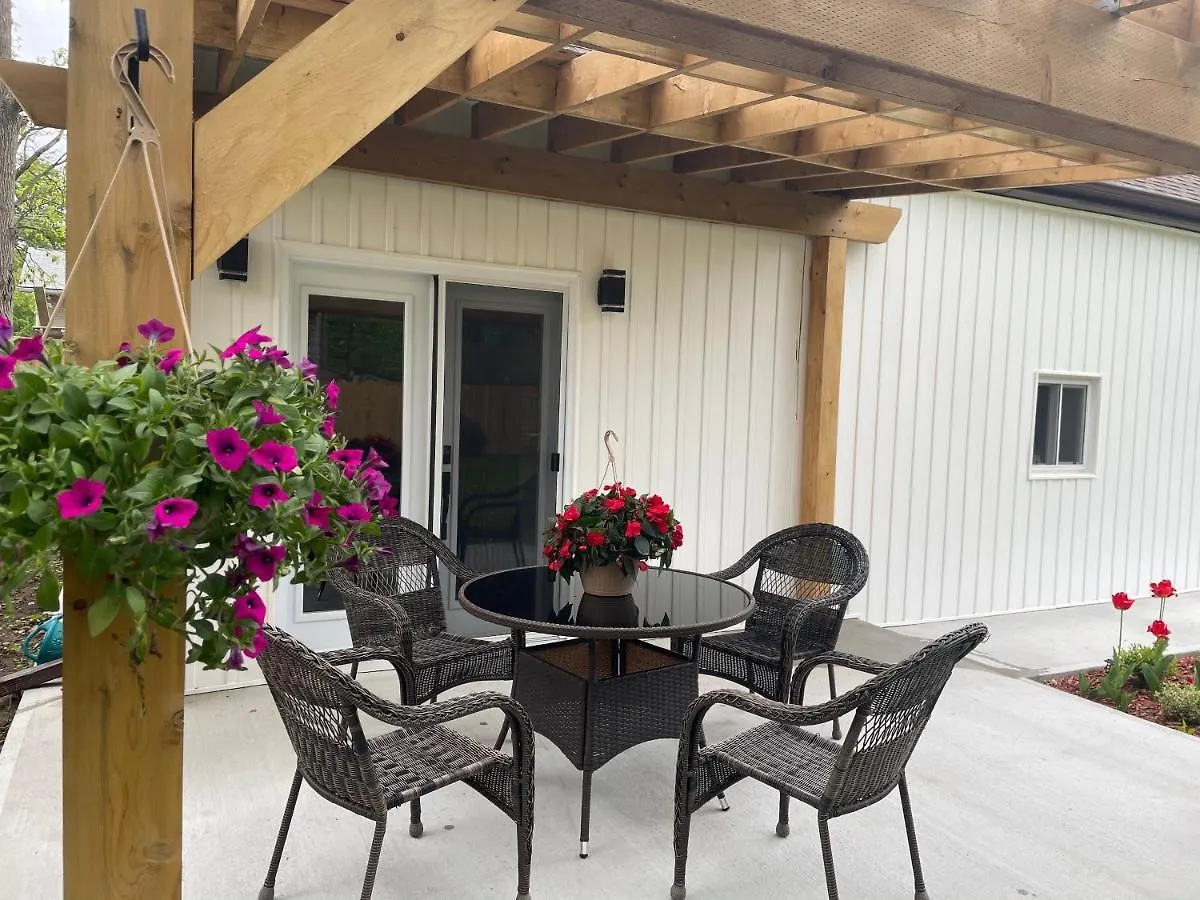 Cozy Cottage Style House Kitchener Holiday home